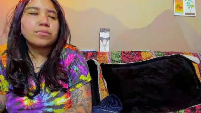 Image 4 of waningrosee Stream on Chaturbate on 19 days ago