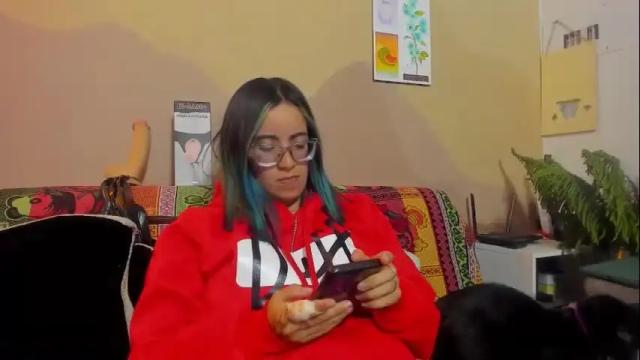 Image 11 of waningrosee Stream on Chaturbate on 12 days ago