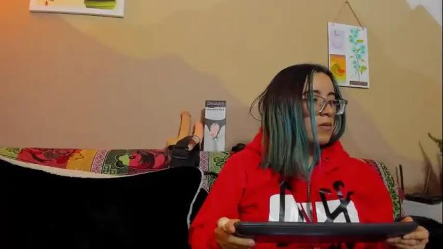 Image 4 of waningrosee Stream on Chaturbate on 12 days ago