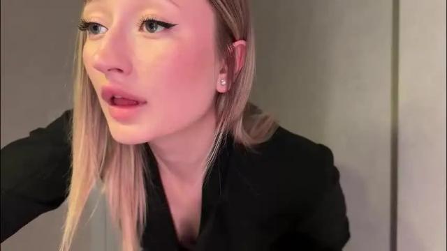 Image 3 of wendy_amber Stream on Chaturbate on 1 month ago