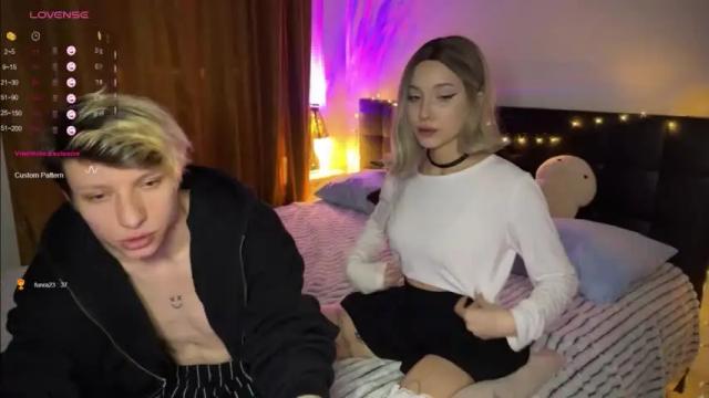 Image 2 of wendy_shyfox Stream on Chaturbate on 25 months ago