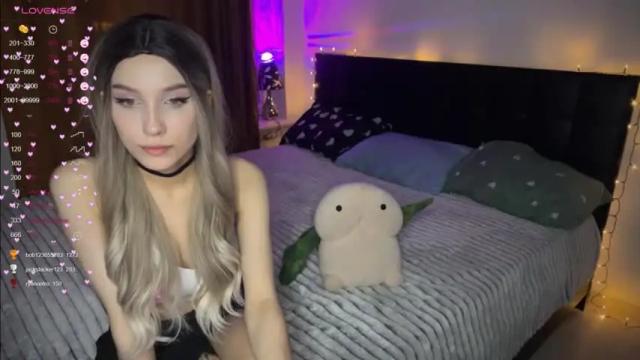 Image 11 of wendy_shyfox Stream on Chaturbate on 15 months ago