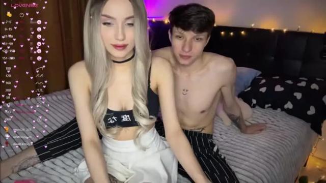 Image 10 of wendy_shyfox Stream on Chaturbate on 15 months ago