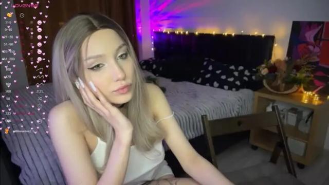 Image 2 of wendy_shyfox Stream on Chaturbate on 14 months ago