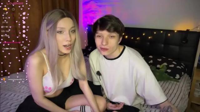 Image 2 of wendy_shyfox Stream on Chaturbate on 22 months ago