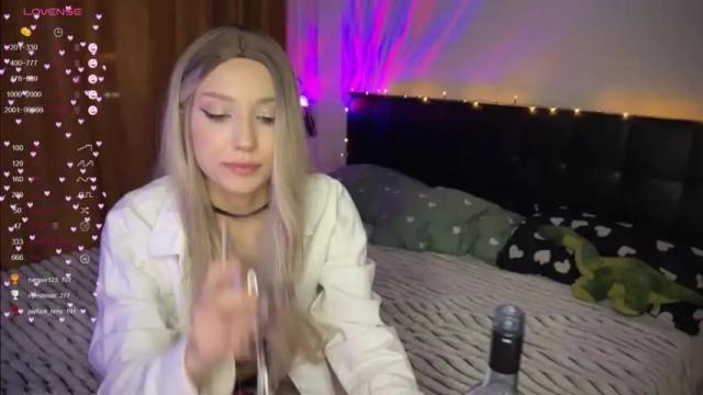 Image 3 of wendy_shyfox Stream on Chaturbate on 13 months ago