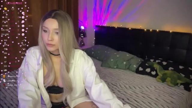 Image 4 of wendy_shyfox Stream on Chaturbate on 13 months ago