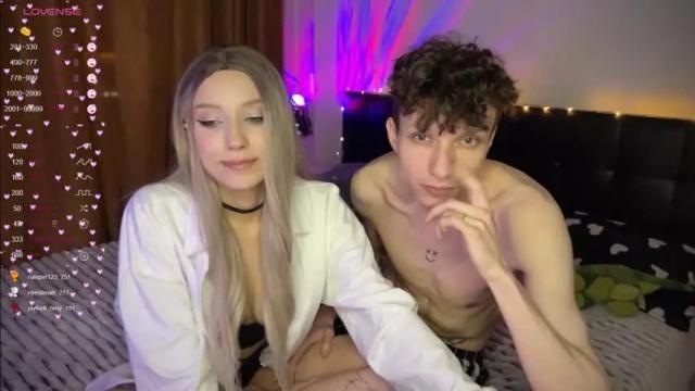 Image 6 of wendy_shyfox Stream on Chaturbate on 13 months ago