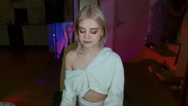Image 2 of wendylovelylovew Stream on Chaturbate on 17 months ago