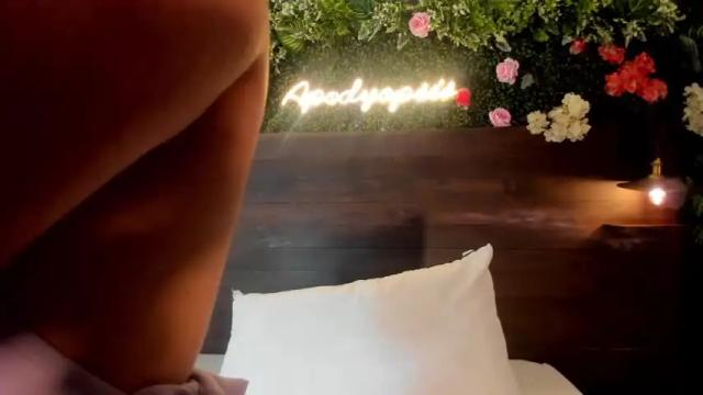 Image 4 of wendymoonie Stream on Chaturbate on 16 months ago
