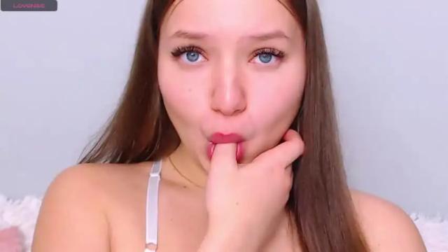 Image 2 of wet__molly Stream on Chaturbate on 16 months ago