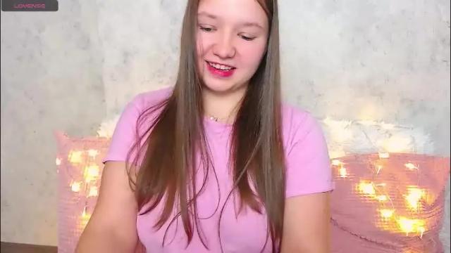 Image 2 of wet__molly Stream on Chaturbate on 1 month ago