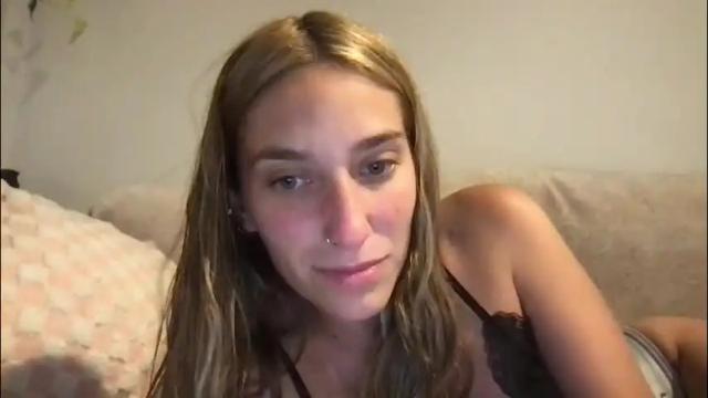 Image 3 of wetmili Stream on Chaturbate on 4 months ago