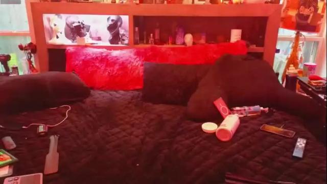Image 8 of whiskyreign Stream on Chaturbate on 2 days ago