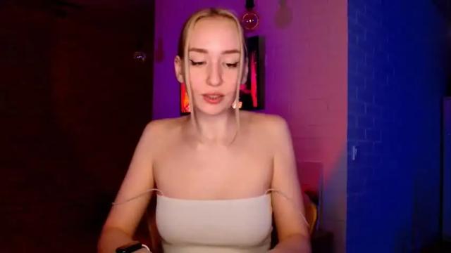 Image 10 of whiteprincessluna Stream on Chaturbate on 16 months ago