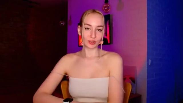 Image 6 of whiteprincessluna Stream on Chaturbate on 16 months ago