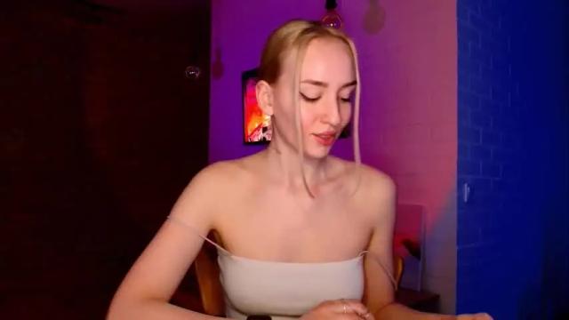 Image 8 of whiteprincessluna Stream on Chaturbate on 16 months ago