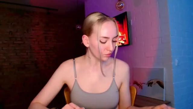 Image 3 of whiteprincessluna Stream on Chaturbate on 15 months ago