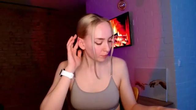 Image 4 of whiteprincessluna Stream on Chaturbate on 15 months ago