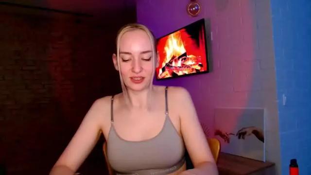 Image 6 of whiteprincessluna Stream on Chaturbate on 15 months ago