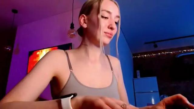 Image 7 of whiteprincessluna Stream on Chaturbate on 15 months ago