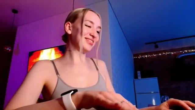 Image 8 of whiteprincessluna Stream on Chaturbate on 15 months ago