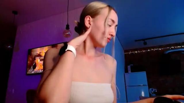 Image 4 of whiteprincessluna Stream on Chaturbate on 15 months ago