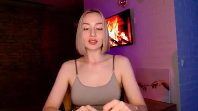Image 4 of whiteprincessluna Stream on Chaturbate on 15 months ago