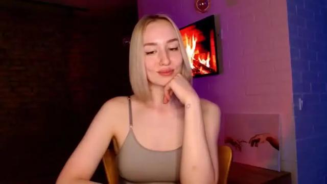 Image 8 of whiteprincessluna Stream on Chaturbate on 15 months ago