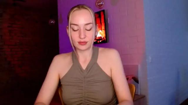 Image 2 of whiteprincessluna Stream on Chaturbate on 15 months ago