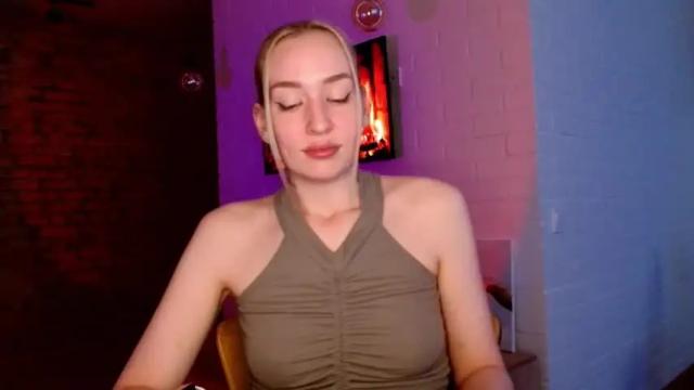 Image 3 of whiteprincessluna Stream on Chaturbate on 15 months ago