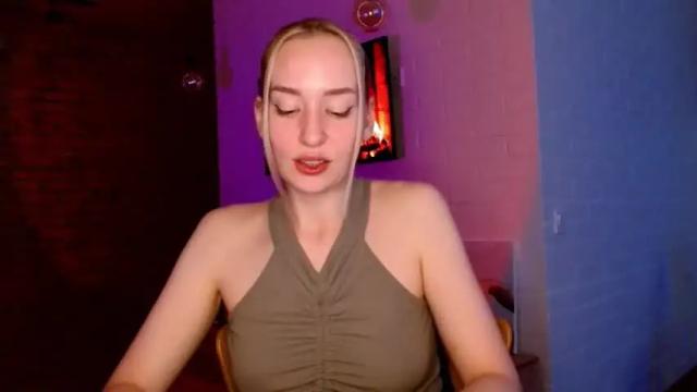 Image 7 of whiteprincessluna Stream on Chaturbate on 15 months ago