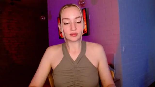 Image 8 of whiteprincessluna Stream on Chaturbate on 15 months ago