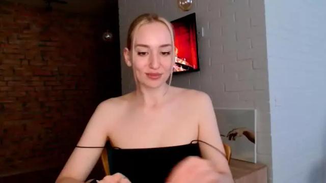 Image 10 of whiteprincessluna Stream on Chaturbate on 15 months ago