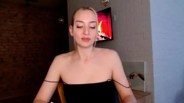Image 2 of whiteprincessluna Stream on Chaturbate on 15 months ago