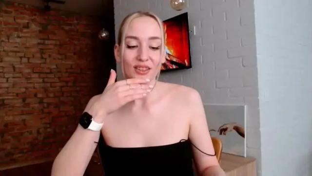 Image 6 of whiteprincessluna Stream on Chaturbate on 15 months ago