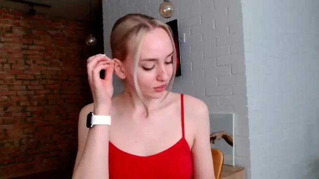Image 8 of whiteprincessluna Stream on Chaturbate on 15 months ago