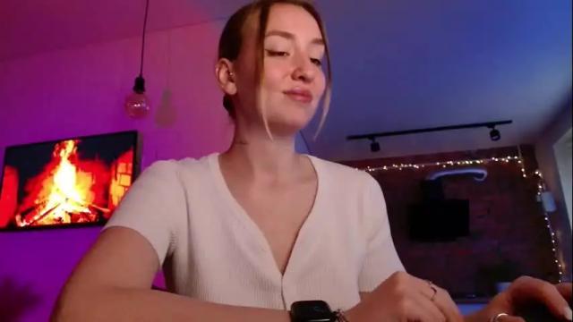 Image 8 of whiteprincessluna Stream on Chaturbate on 2 months ago