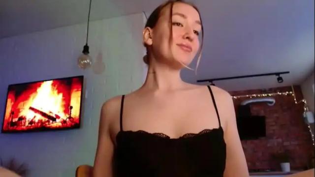 Image 4 of whiteprincessluna Stream on Chaturbate on 25 days ago