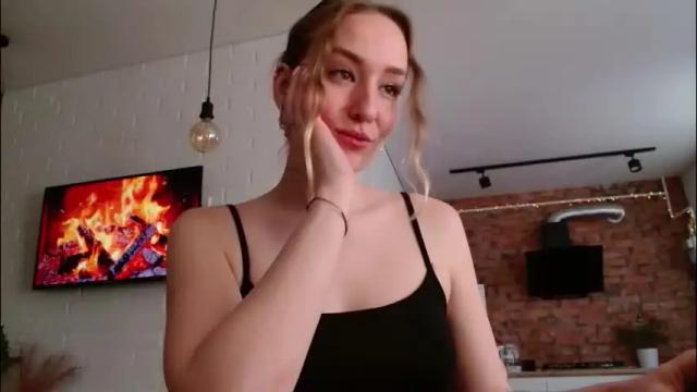Image 12 of whiteprincessluna Stream on Chaturbate on 2 days ago