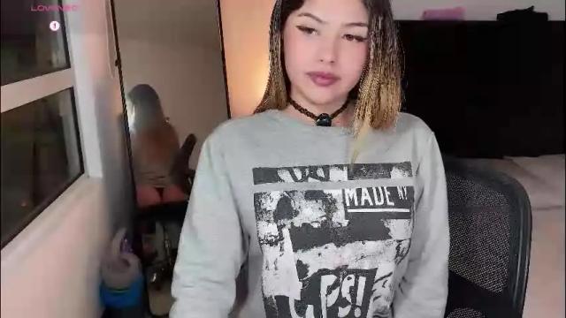 Image 10 of whites_emma Stream on Chaturbate on 2 months ago