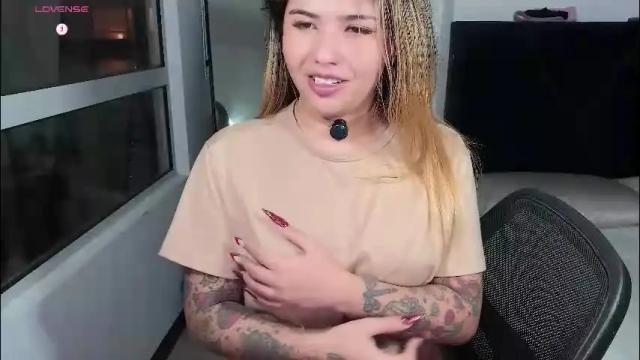 Image 11 of whites_emma Stream on Chaturbate on 2 months ago