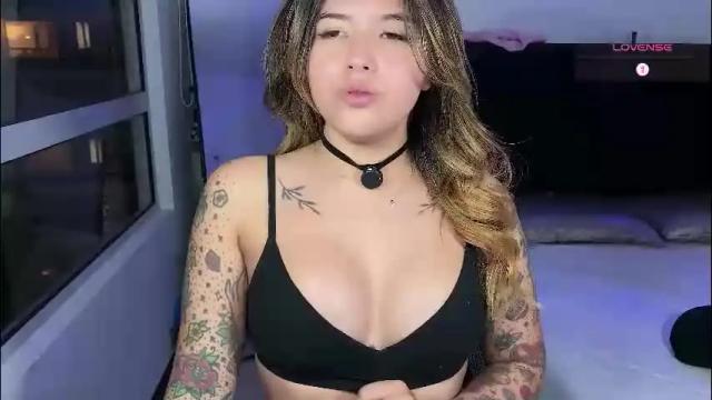 Image 3 of whites_emma Stream on Chaturbate on 1 month ago