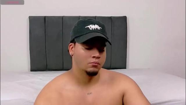 Image 3 of whitesun_01 Stream on Chaturbate on 9 days ago