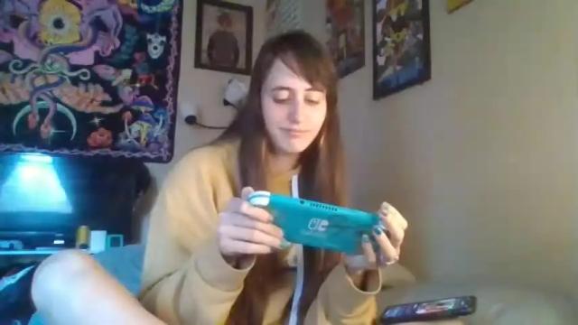 Image 6 of whitewinecrybby Stream on Chaturbate on 14 months ago