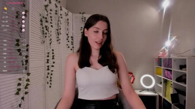 Image 4 of whitneyberkshire Stream on Chaturbate on 19 months ago