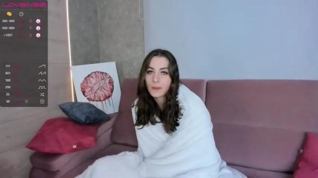 Image 2 of whitneyberkshire Stream on Chaturbate on 18 months ago