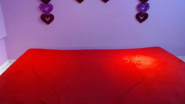 Image 4 of whitneyfantastic Stream on Chaturbate on 20 months ago