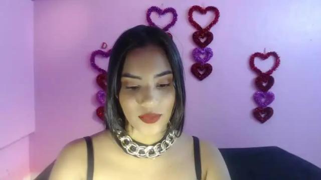 Image 2 of whitneyfantastic Stream on Chaturbate on 19 months ago