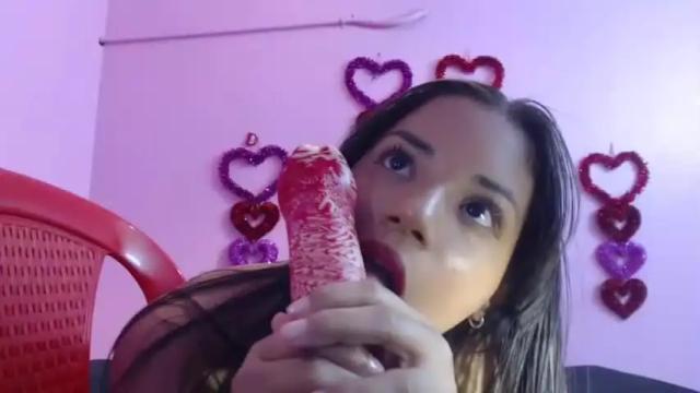 Image 8 of whitneyfantastic Stream on Chaturbate on 18 months ago